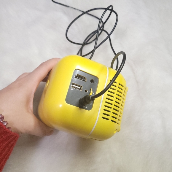 Mini Portable Projector LED Digital High Definition Projector - Picture 2 of 5